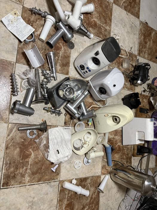 Set 3 masini de tocat carne + masina manuala facut carnati