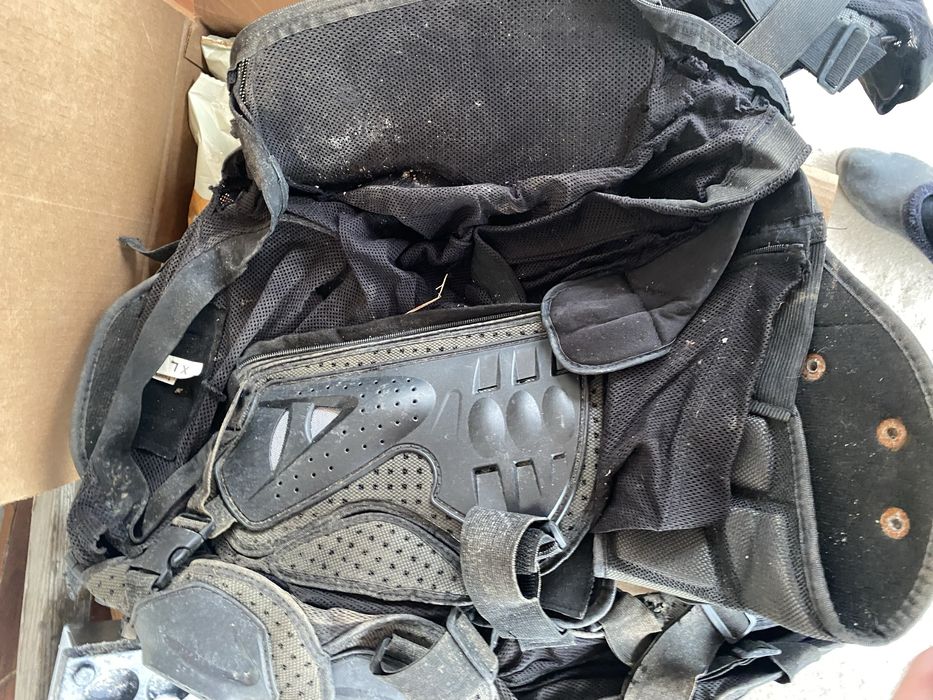 Черепаха и наколенники