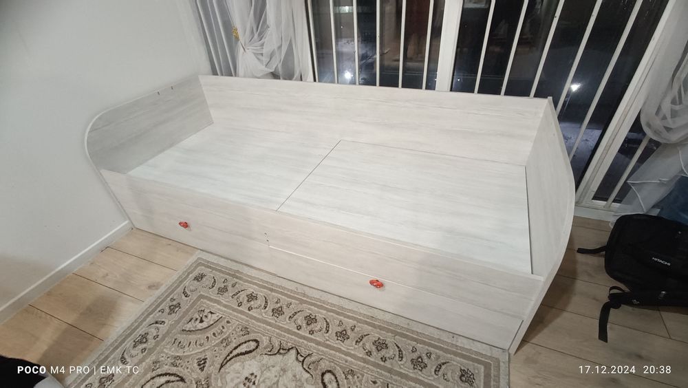 Кровать с ящиками