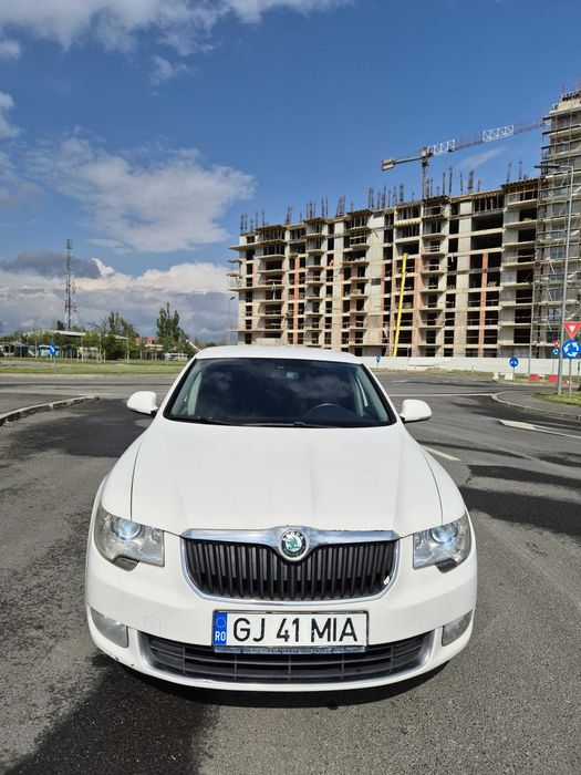 Vând Skoda Superb, an 2010, o mașină spațioasă, confortabilă și fiabilă, perfectă pentru familie