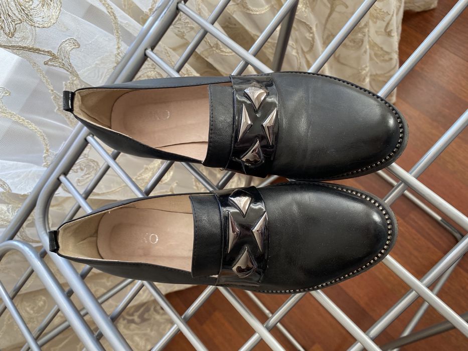 Лоферы черные