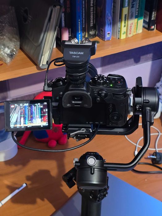Kit filmare Panasonic GH5 + Panasonic 12-60mm + stabilizator DJI SC2 + microfon Tascam 2m-tx + card 128gb.