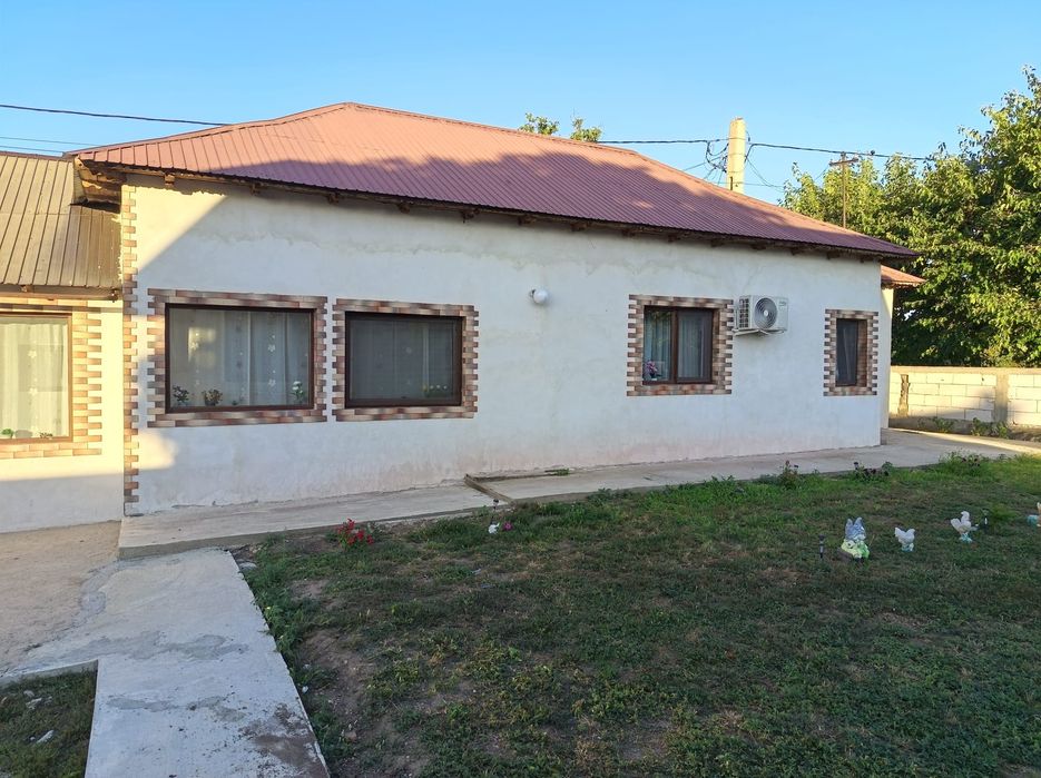 Vând casă de vacanță