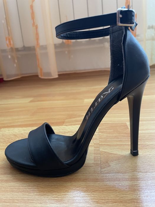Sandale cu toc stiletto