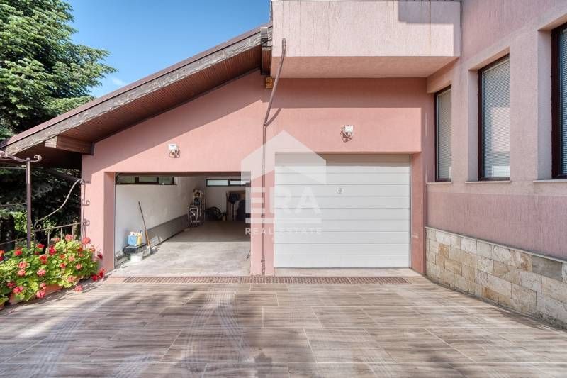 Продава се Къща в Варна, Бриз - 329 кв.м за 1535 €/кв.м - Снимка #1