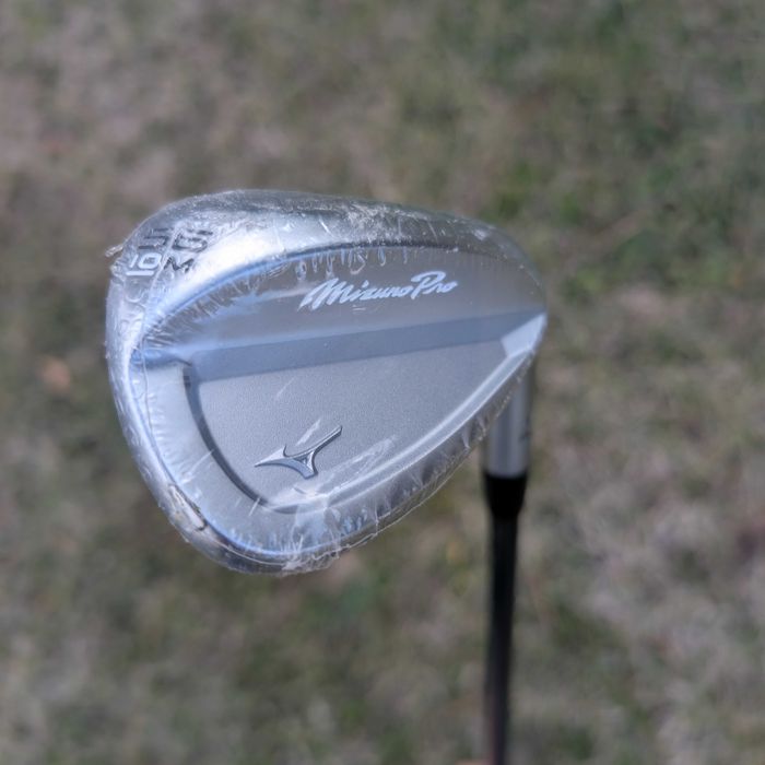 Nou! Wedge Golf Mizuno Pro 56° 10M, Shaft Grafit Ușor (-1 inch)