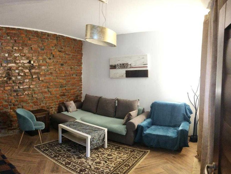 2 apartamente confortabile in curtea privata, cu locuri de parcare