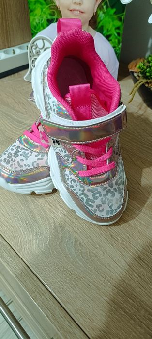 Adidași fete noi
