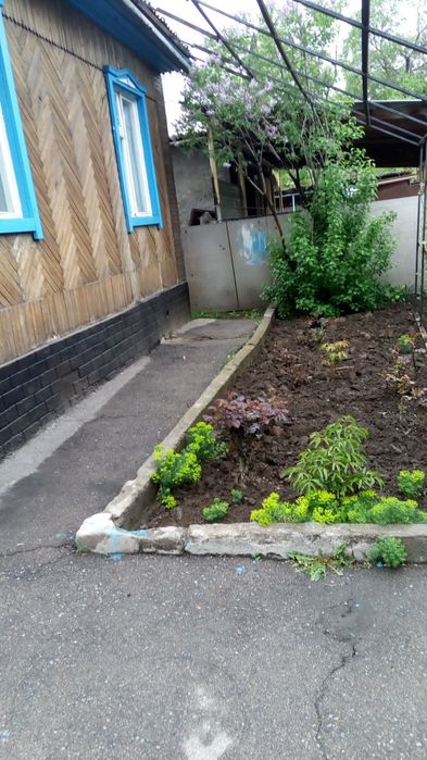 Полуподвальный дом с мансардой.