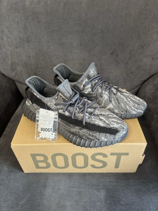 Yezzy 350v2 Dark Salt