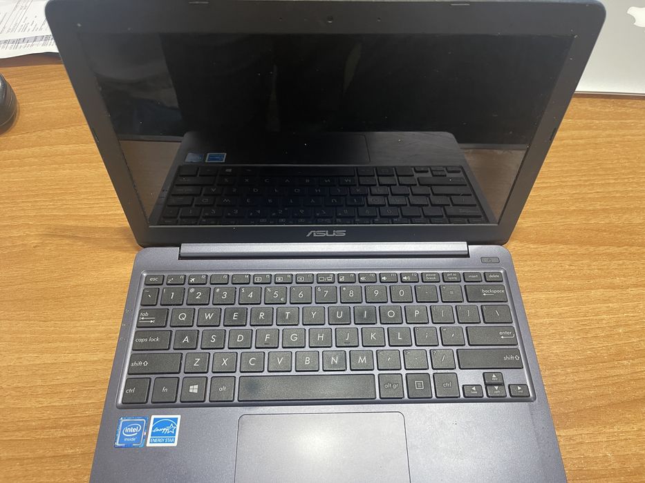 Laptop Asus 2 bucati nefunctionale ptr piese
