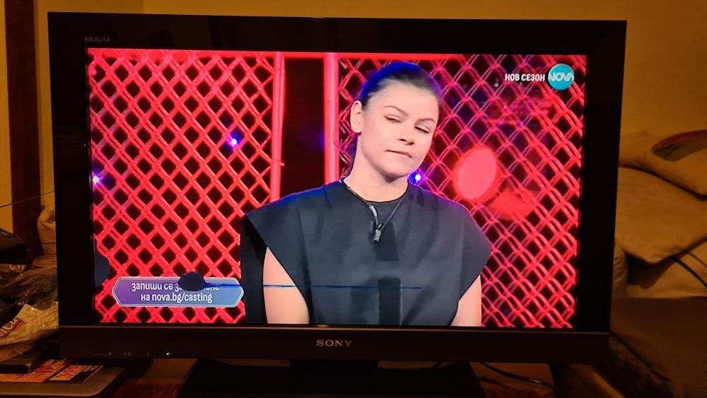 Продавам LCD TV SONY KDL-32EX401