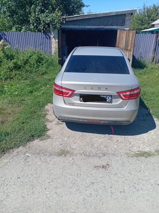 Продам Весту в отличном состоянии