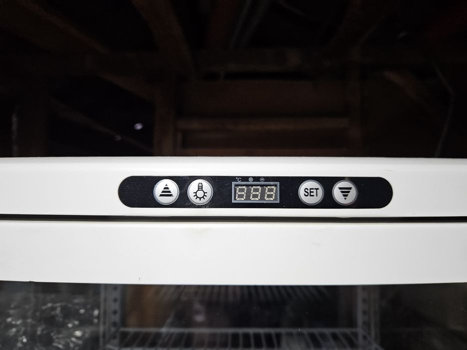 Хладилна Витрина плюсова за торти и сладкарски изделия, сандвичи, плод