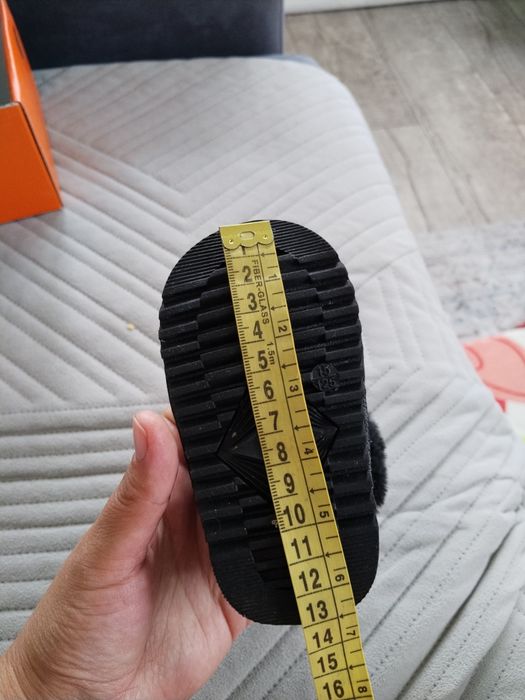 Продам угги детские 2000