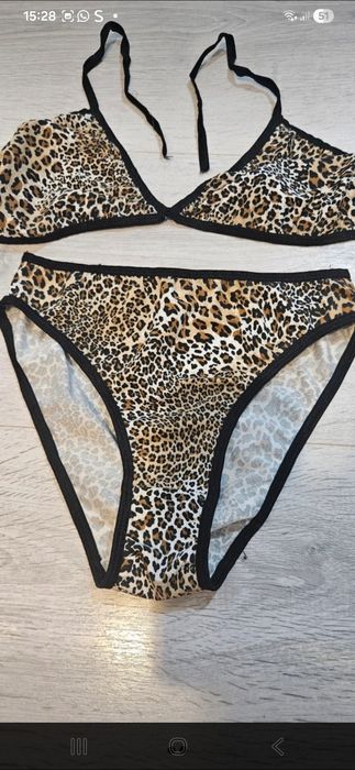 Vând costum baie