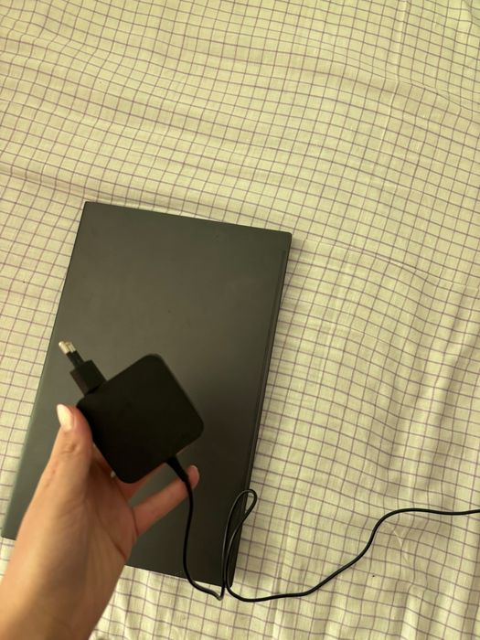 Vand laptop asus vivobook i5 8gb