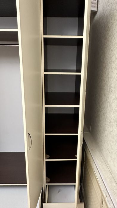 Белый шкаф спальный