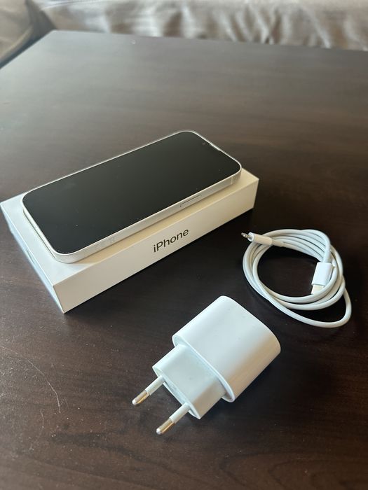 Iphone 13 + зарядно и кабел