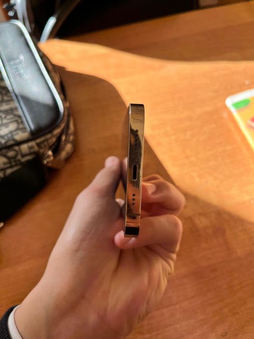 продам iPhone 13 pro