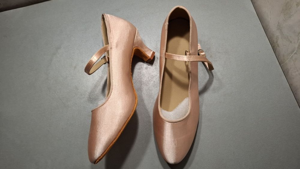 Обувки за спортни танци