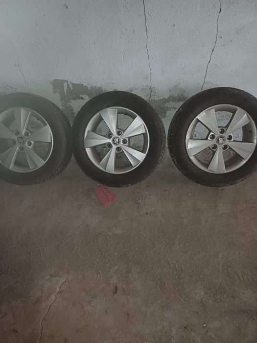 3 seturi jenti skoda