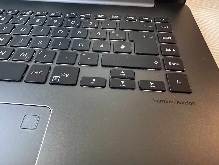 Asus ZenBook 15’ - inte i5 - GTX950 2Gb - 8Gb RAM - SSD240 - taste iluminate