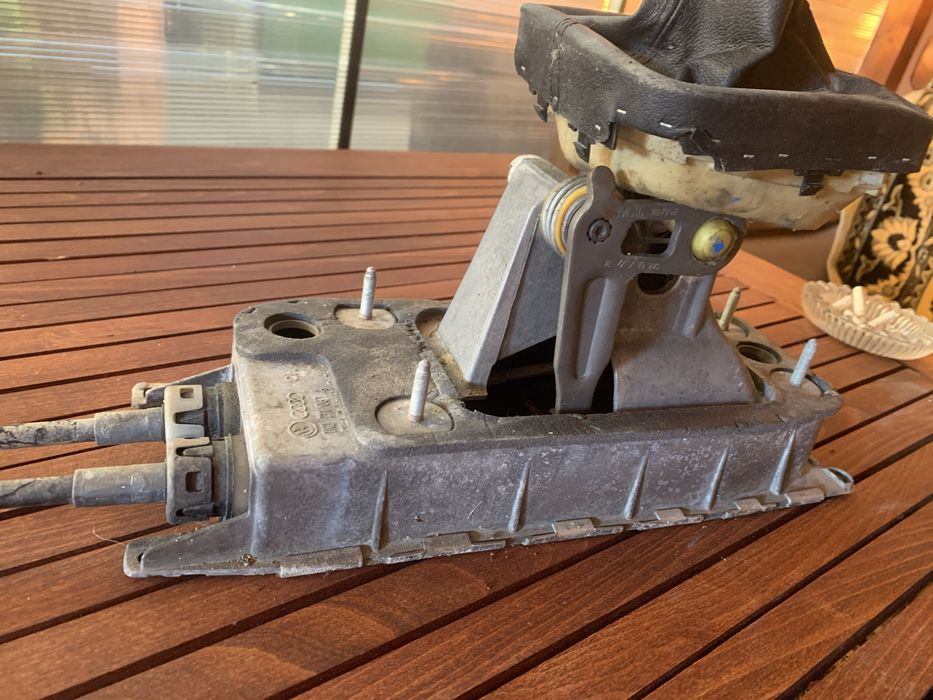 Nuca + manson schimbator de viteze cu tot cu cabluri de comanda GOLF 5