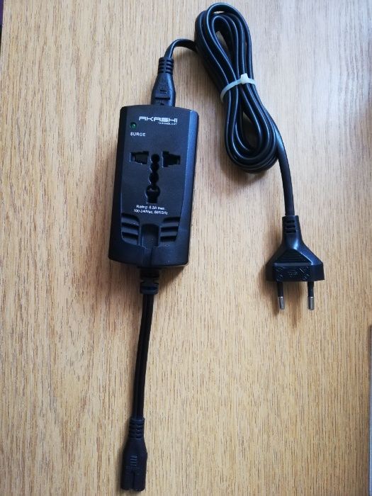 Adaptor universal travel cu 2xUSB 1000mA
