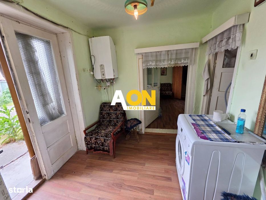 Casă veche cu 3 camere, 259 mp teren, la asfalt, zona Prefectura