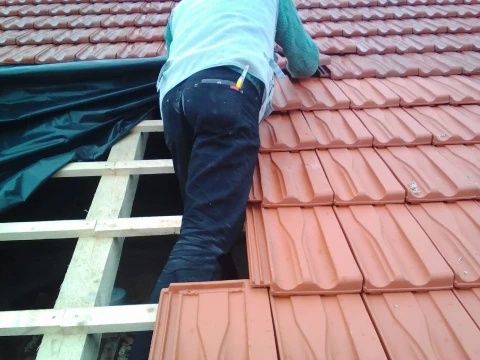 Constructii reparatii acoperis