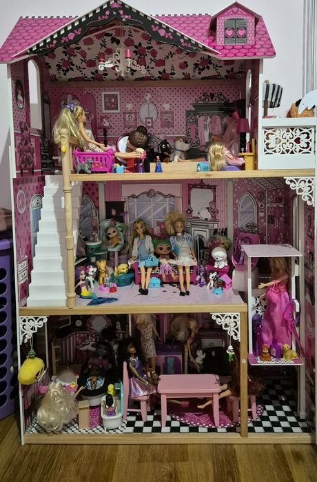 Vând casa de papusi