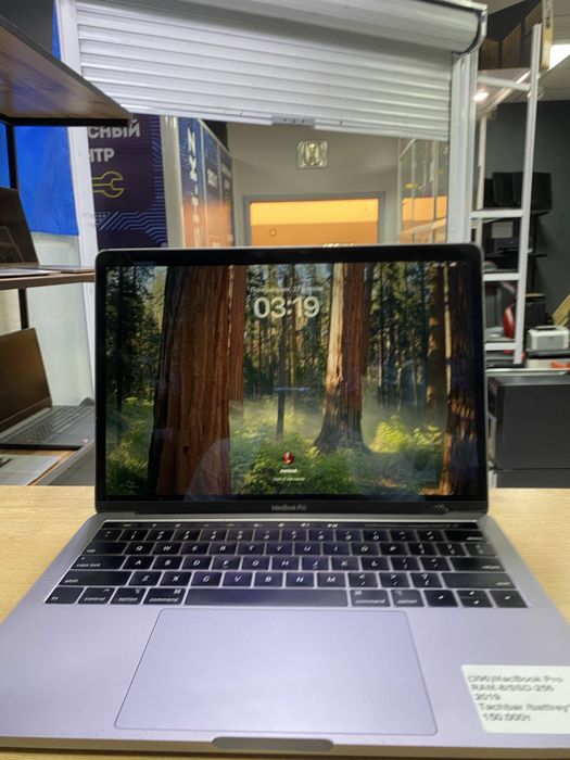 MacBook Pro 2019 touch bar/RAM8/SSD256