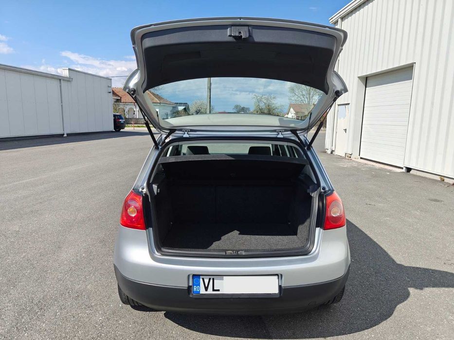Volkswagen Golf 2005 benzină, 2.857 € — imagine 4