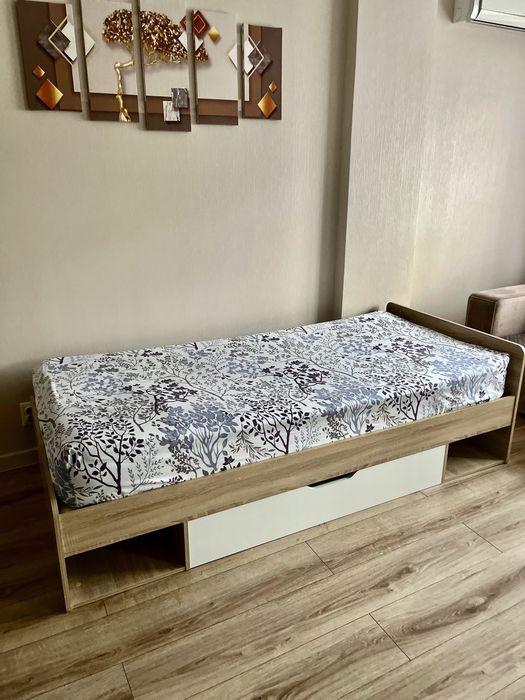 Продам кровать с матрасом