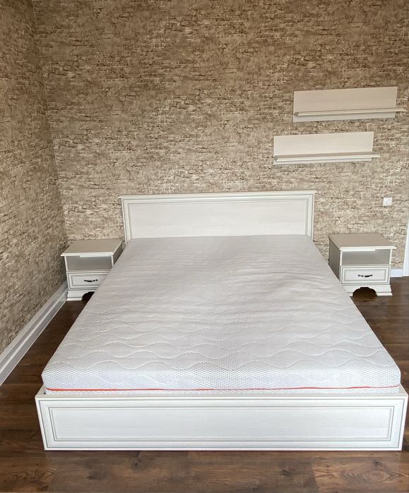 Срочно продаю Спальный гарнитур.