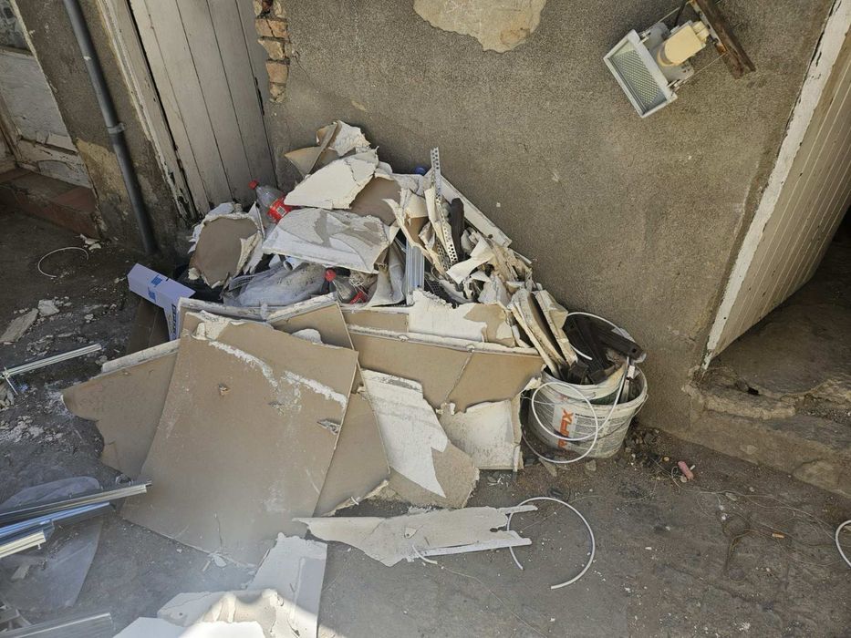 Почистване на апартаменти,мази,тавансни стай,дворове,къщи,вили