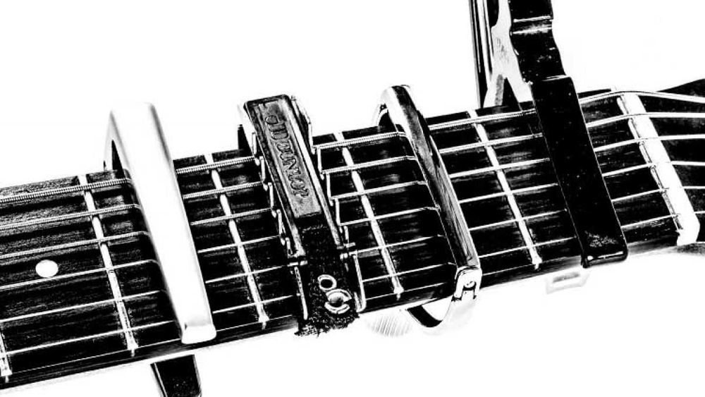 продаётся каподастр для гитары