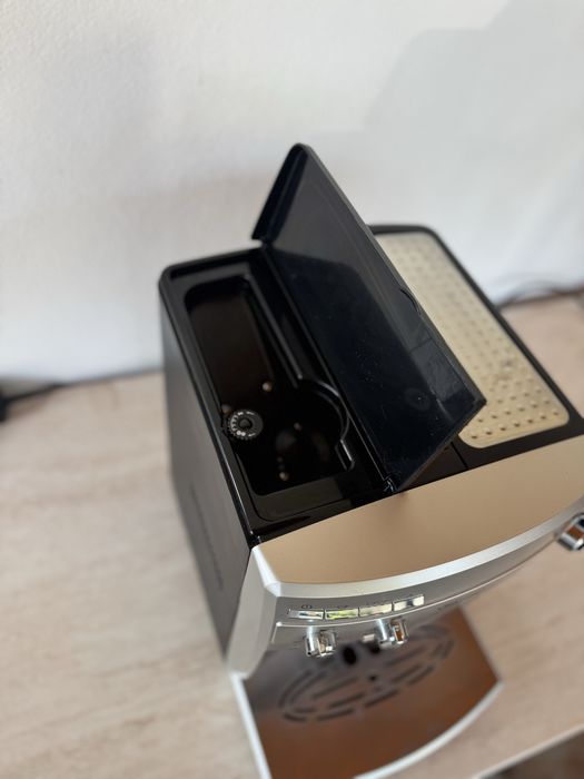 Expresor de cafea Delonghi Magnifica