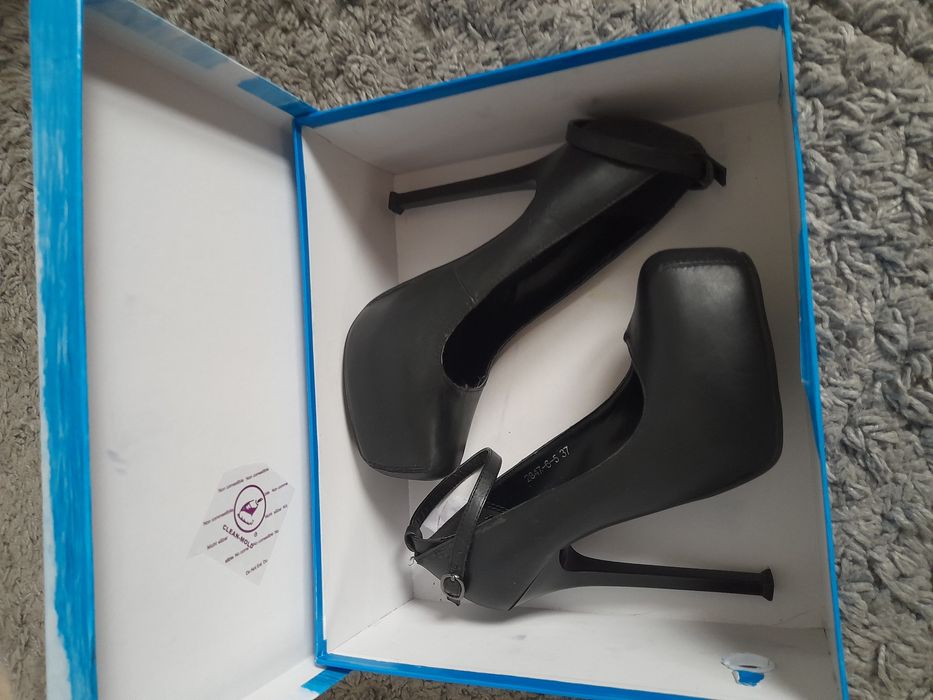 Продаю туфли женские