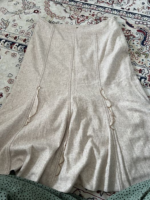 Отдам два юбочных костюма