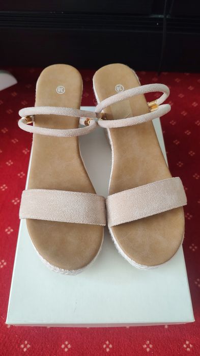 Sandale dama noi mărime 38 culoare crem