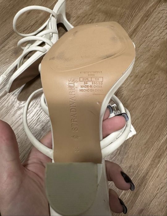 Босоножки stradivarius