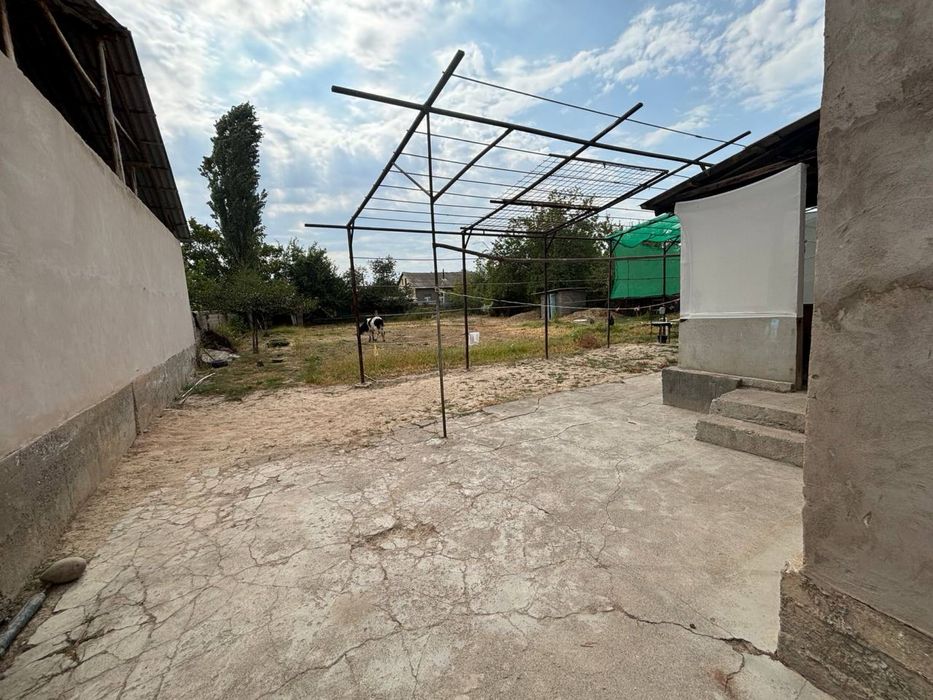 Продается участок на Уртасарайе расположен в 25 км от города