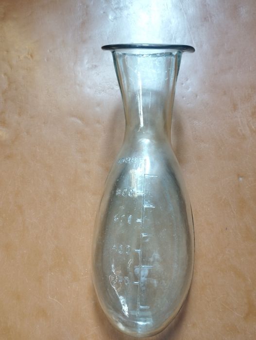 Продается стеклянная колба с делениями, можно использовать как судно