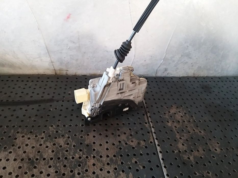 Broasca usa dreapta fata vw passat b6 3c 3c1837016a