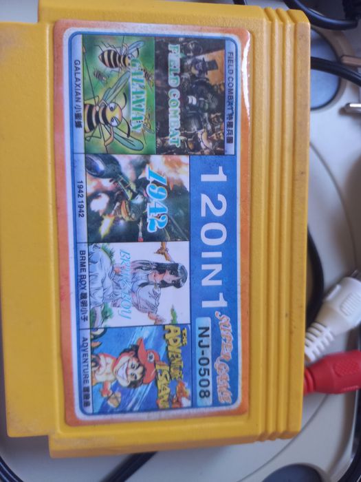 Продается игровая приставка дэнди вместе с играми ...