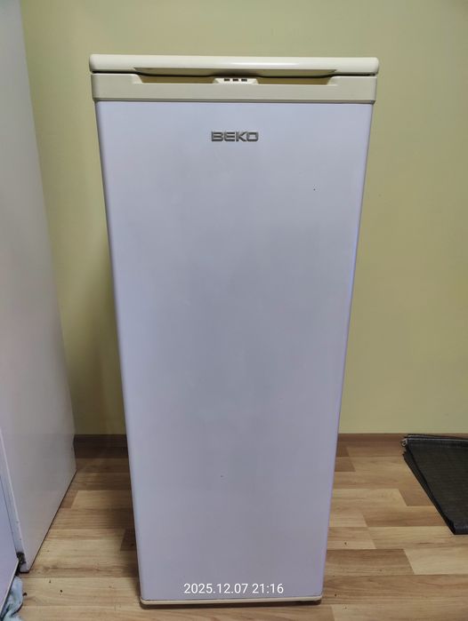 Продавам фризер и пералня BEKO