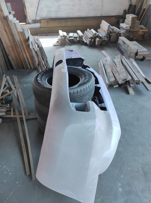 Тайота бампер задний и передний