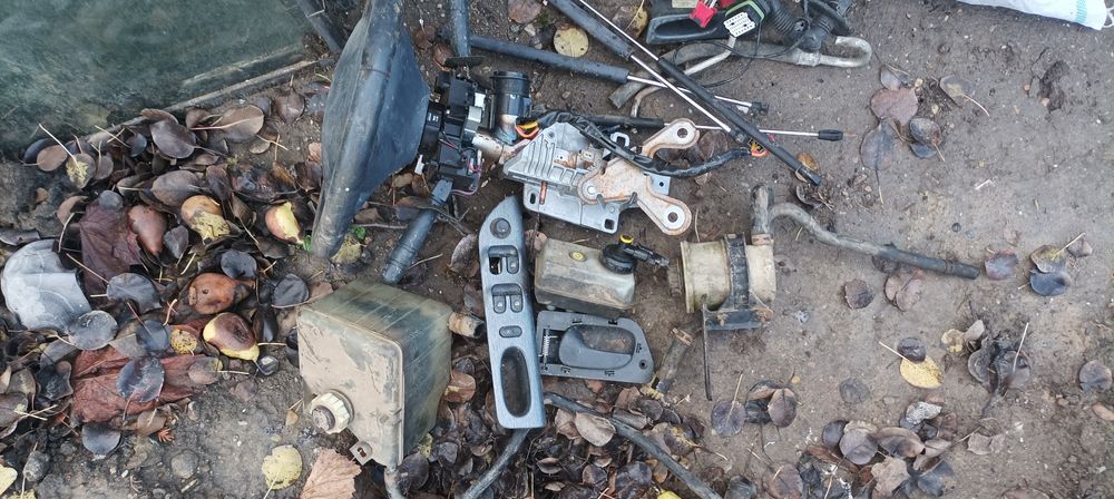 Dezmembrez renault laguna 1.9 dci 1999